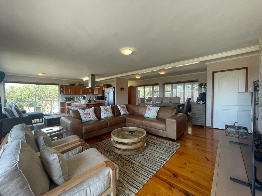 4 Bedroom Property for Sale in Wavecrest Eastern Cape